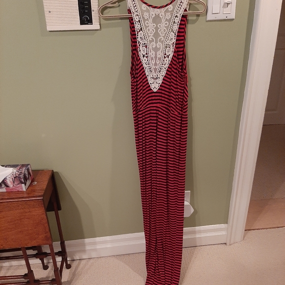 Long red and black striped summer/beach dress - Picture 2 of 3